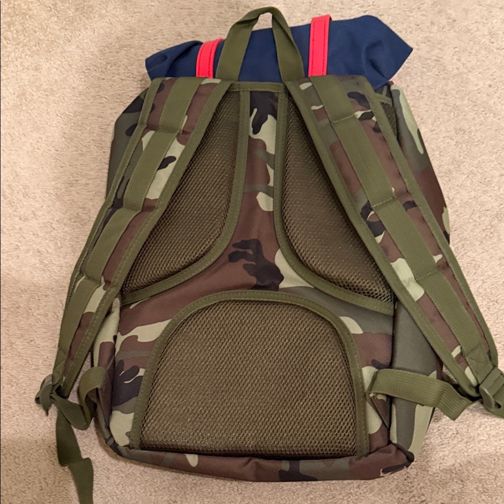 Herschel Supply Company Camo and Navy Backpack with Red Accents NEW - Picture 11 of 12